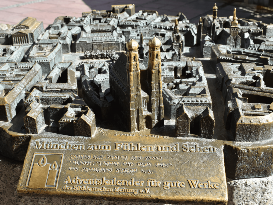Tastmodell der Altstadt von München mit Braille