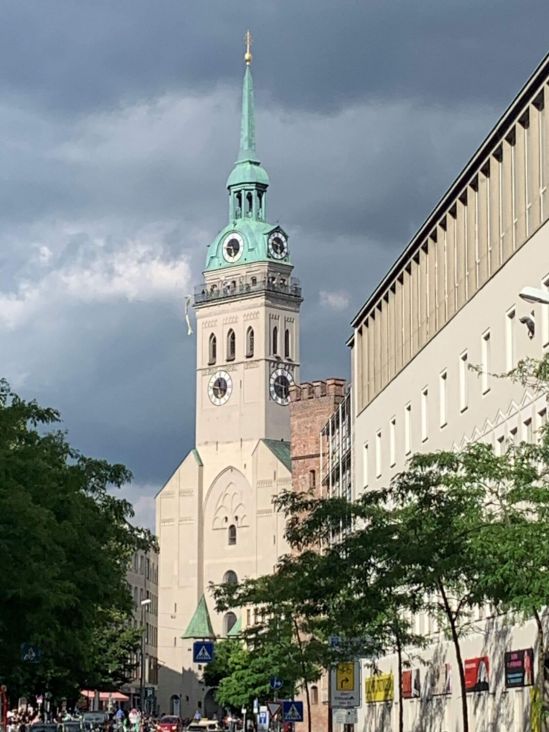 Alter Peter und Löwenturm auf einer Stadtführung in München