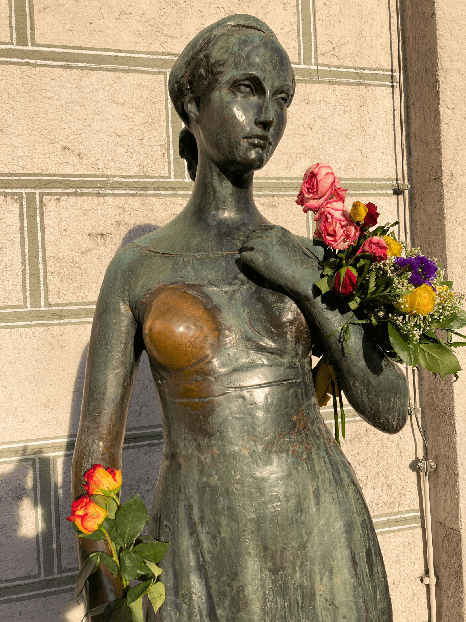 Julia Statue aus Verona in München auf einer Tour auf den Spuren der Liebe